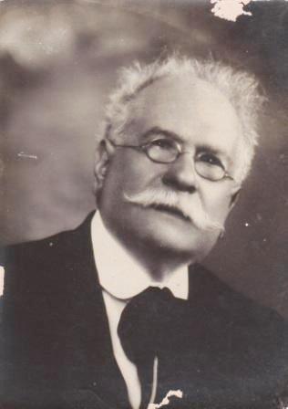 Giuseppe Manzo scultore leccese