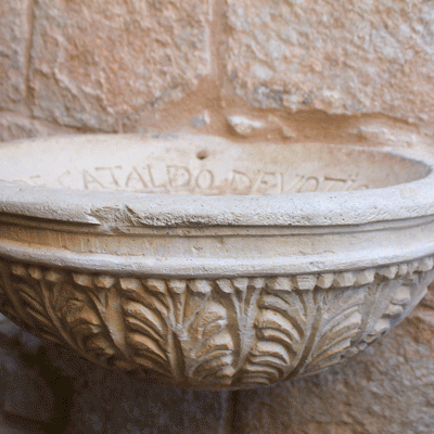 Acquasantiera Chiesa Di San Michele In Monte Laureto